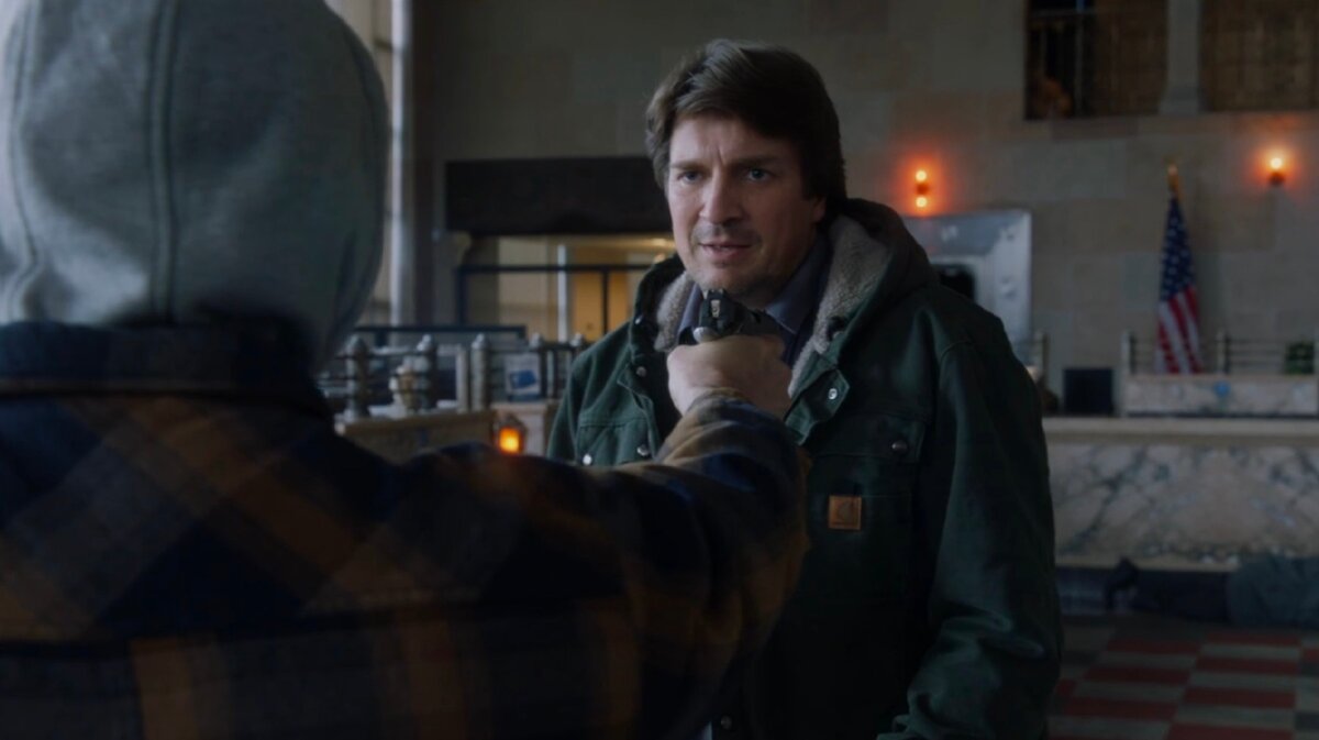 Джон Нолан - такой заросший он только в первые минуты сериала...