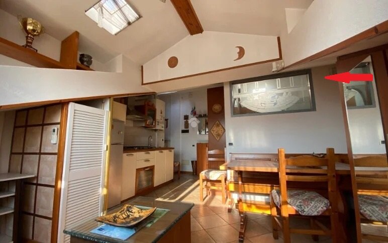 Квартира в Италии с окном в ванной.