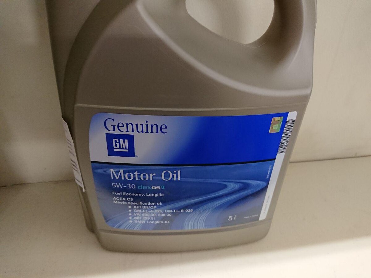 Замена масла — это вообще больной вопрос, но некоторые автомобилисты решили его своим способом: решили масло в двигателе просто не менять никогда!