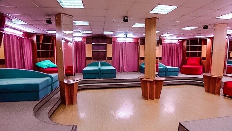 Заселились. Комнаты в дом 2. Дом 2 новый интерьер 2020. Интерьер дома 2. Участники дом 2 телешоу тнт.