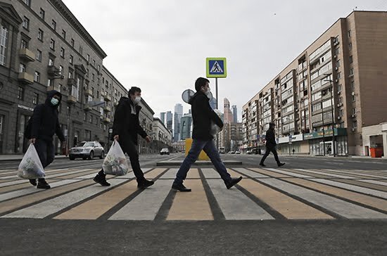 Юрист разъяснил, могут ли выписать штраф москвичам, которые не носят маски или не соблюдают «социальную дистанцию»