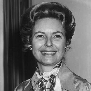 https://www.biography.com/.image/ar_1:1%2Cc_fill%2Ccs_srgb%2Cg_face%2Cq_auto:good%2Cw_300/MTcxNTUwOTIyOTYxMzMxODc0/gettyimages-3239081.jpg