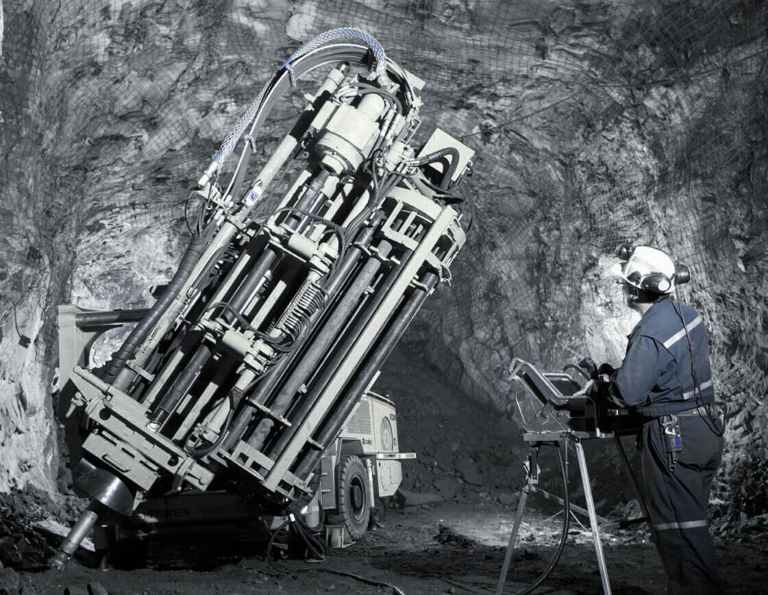 Одна из причин остановки буровой штанги - прикипание металла в резьбовых соединениях 