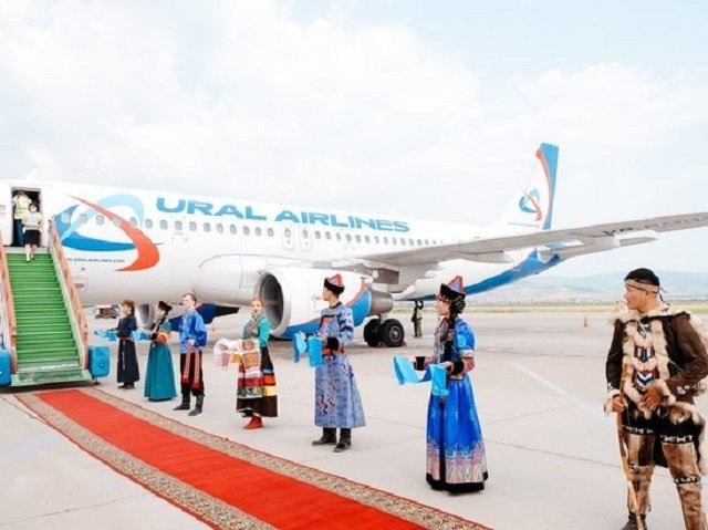 Первых гостей в регионе встречали угощением и танцами