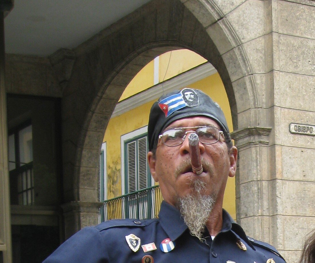 Наверное, у многих кто побывал в Гаване есть фото с этим замечательным дедом)