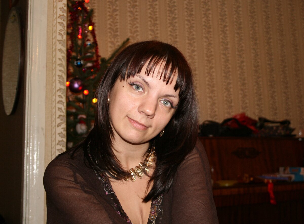 Тут мне 28 лет, и у меня нарощенные ресницы:) В те времена ещё не было 5D))