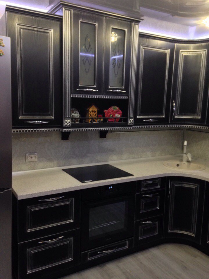 Примеры наших кухонных гарнитуров, изготовленных на заказ.