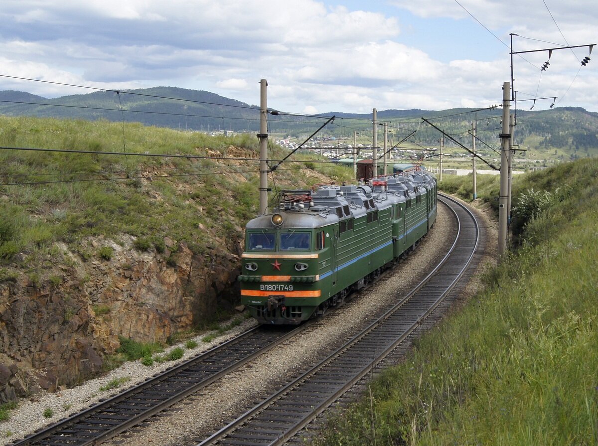 Почему электровозы. Вл80р Забайкальская железная дорога. Вл80р Транссиб. Станция Атамановка ЗАБЖД. Электровоз вл80с на Забайкальской ЖД.