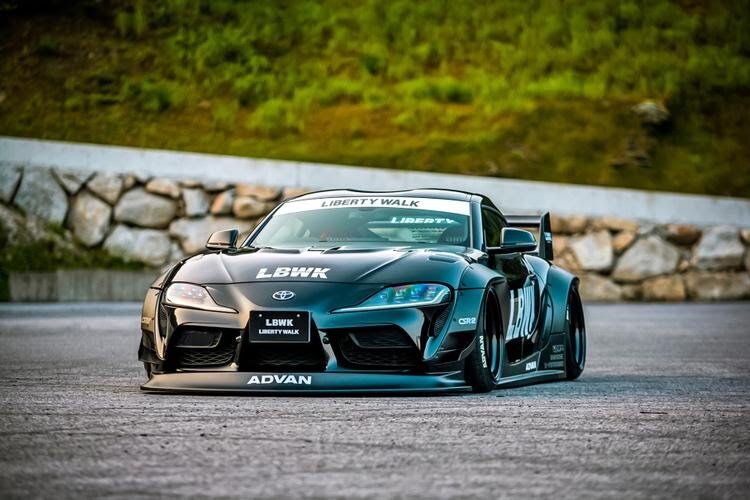 Toyota Supra вид спереди.