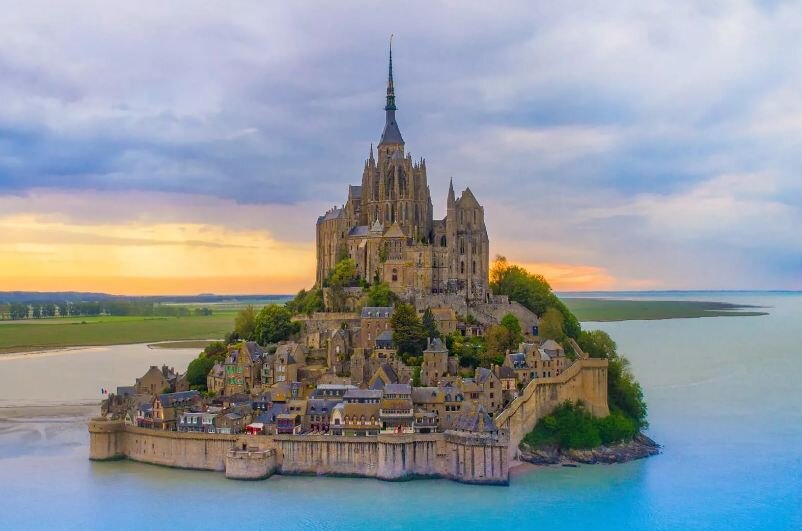 Остров-крепость Мон-Сен-Мишель, Франция.