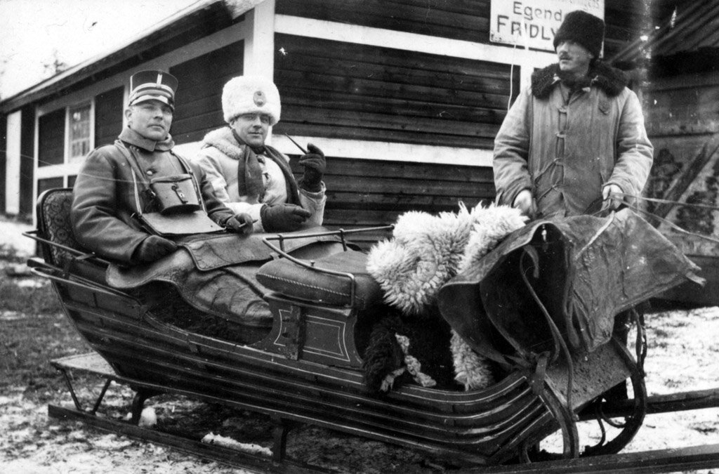 Лейтенант Эрик Густав Теодор Гиллнер (в центре), в январе 1931 года он ездил в Англию для оценки местных танков. В дальнейшем Гиллнер был одним из ключевых людей в шведском танкостроении.