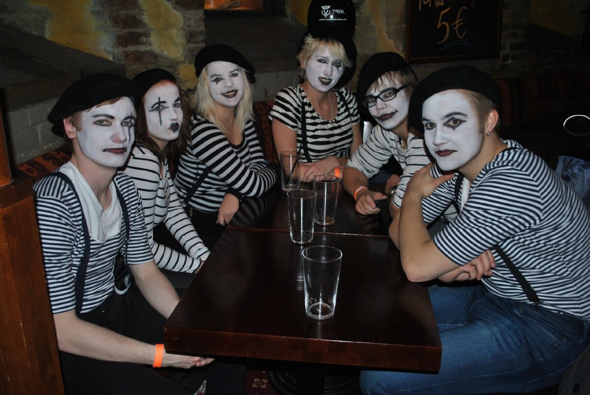 На Хеллоун со своими финскими друзьями в 2011 году