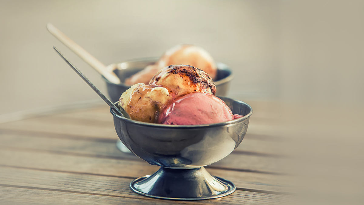 Современная подача "шариков" мороженого