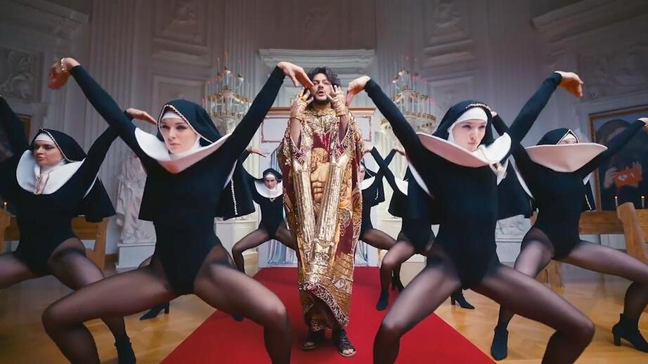 варнава киркоров монашки. клип с монашками. моргенштерн и смэш новая волна. монашка с черными глазами. клип с монашками.