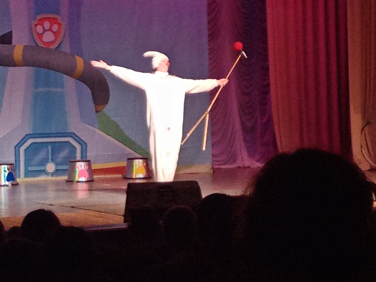 Очень веселый, креативный зайчик)