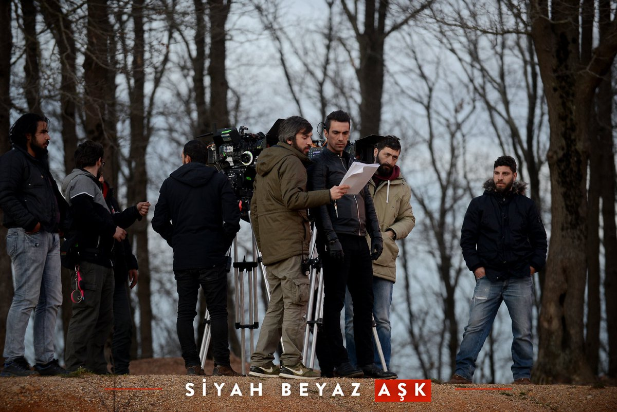 Сериал черная любовь за кадром. Кара севда за кадром. Сериал черная любовь за кадром. Хилаль сарал и неслихан атагюль. Как снимали черную любовь.