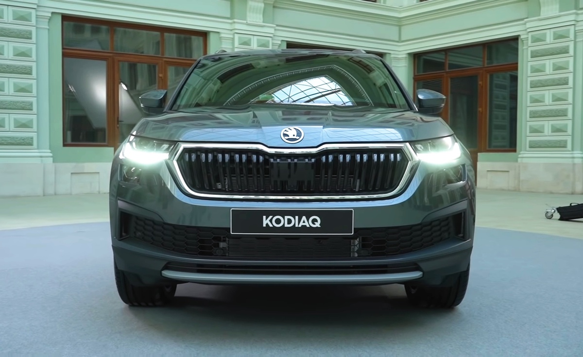 Внешний вид Skoda Kodiaq. Листай вправо, там есть еще фотографии. 