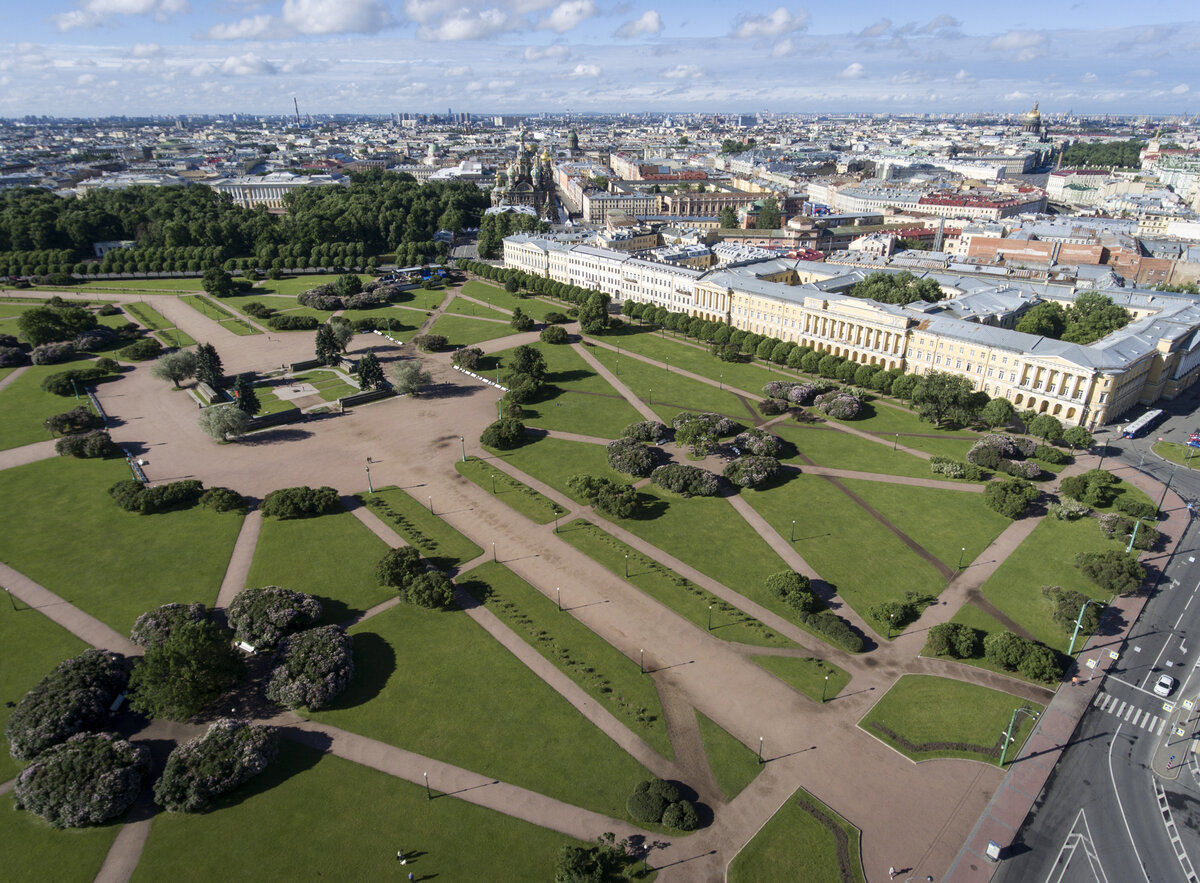 Поля в санкт петербурге. Парк Марсово поле в Санкт-Петербурге. Марсово поле, Санкт-Петербург, Марсово поле. Архитектурный ансамбль Марсова поля. Сад партер Марсово поле.