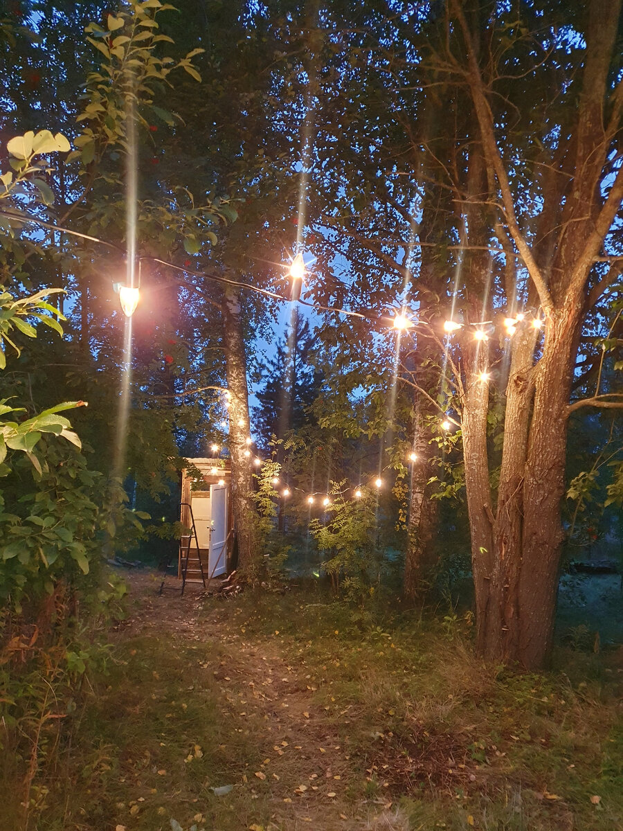 тут уже конечный результат, последние две лампы я повесил внутри туалета, что бы там тоже было светло