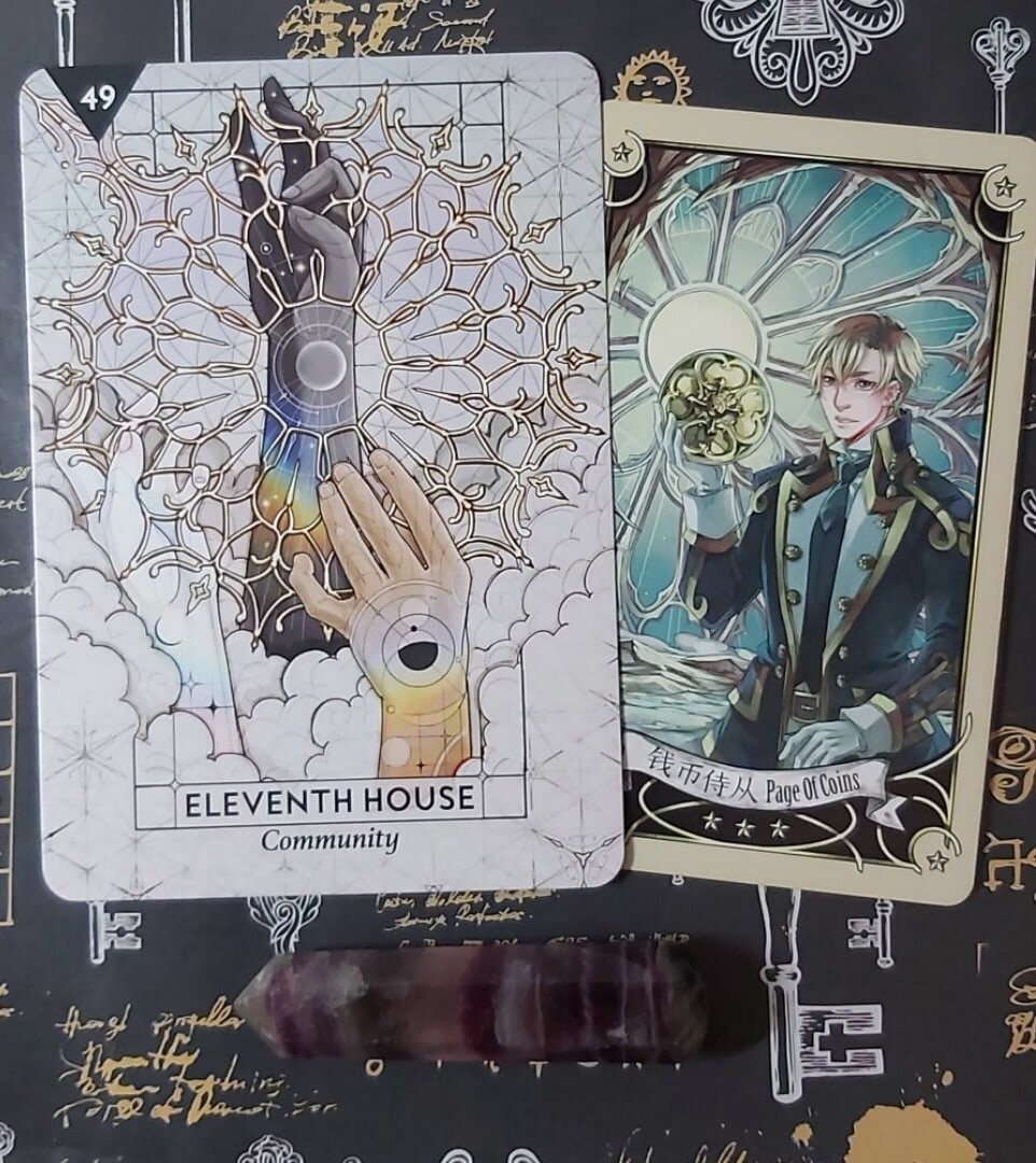 Колоды: "Starcods Astro Oracle" by Heather Roan Robbins and "Mystical Manga Tarot" by Rann & Barbara Moore 