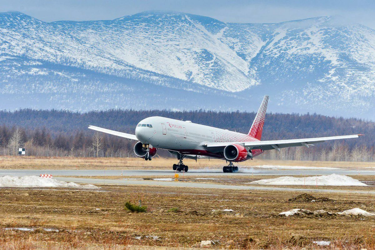 Авиа рейсы магадан. Боинг 777 Магадан. Боинг 777 Москва Магадан. Самолет Магадан.