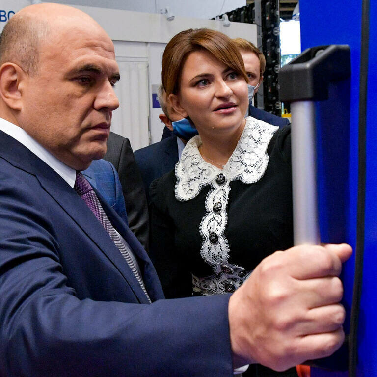 Мишустин Михаил Владимирович и Каледина Диана Евгеньевна. 