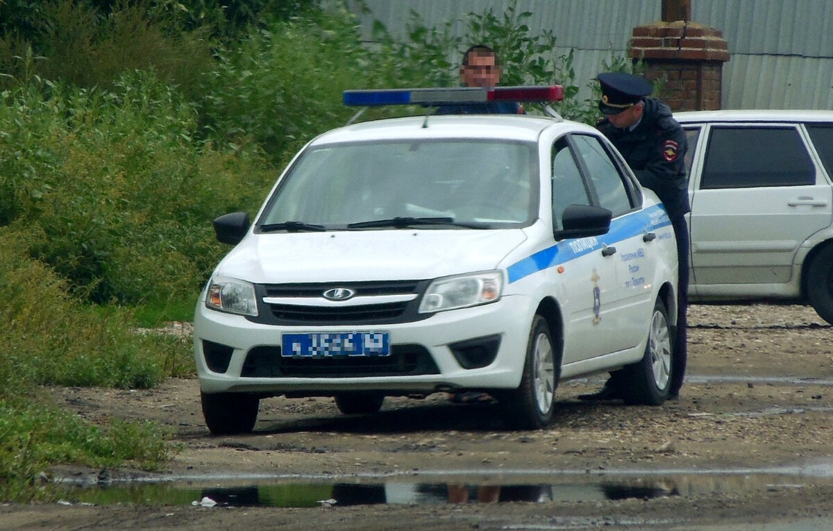 Увидел сержанта МВД в мятой рубашке: оказался бывший одноклассник