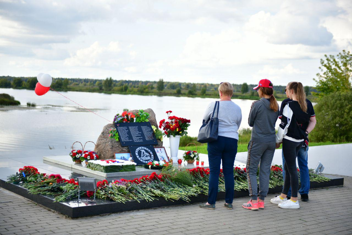 Хк Локомотив Ярославль авиакатастрофа. Хк Локомотив Ярославль 2011 трагедия. Авиакатастрофа Локомотив Ярославль. Хоккейная команда Локомотив Ярославль катастрофа.