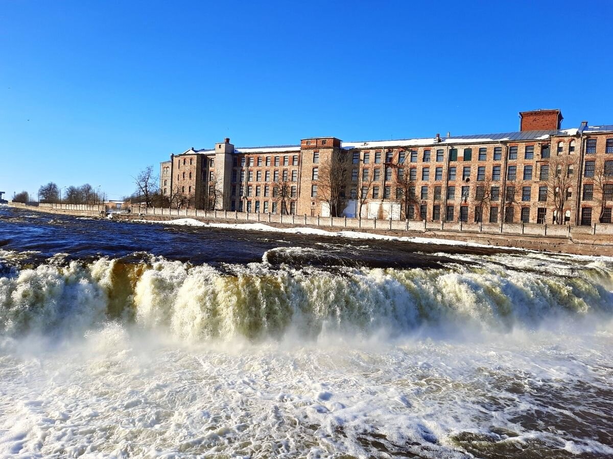 Нарвский водопад в действии
