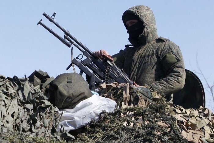 Военный на бронетранспортёре.  фото: картинки  яндекса.