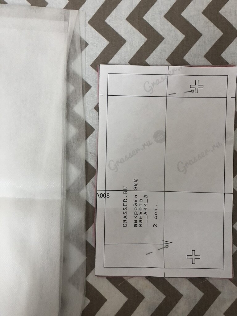 Выкраиваю манжет, тунику шью по готовой выкройке, клеевую вырезаю частично.