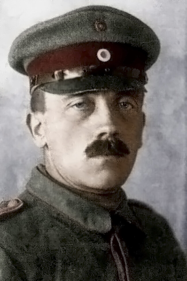 Адольф Гитлер в годы Первой мировой войны. Источник фото: https://kolhozsity.livejournal.com/42333.html
