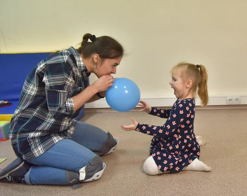 Фото с занятий в логопедическом центре "Территория речи" по методике Т. Грузиновой