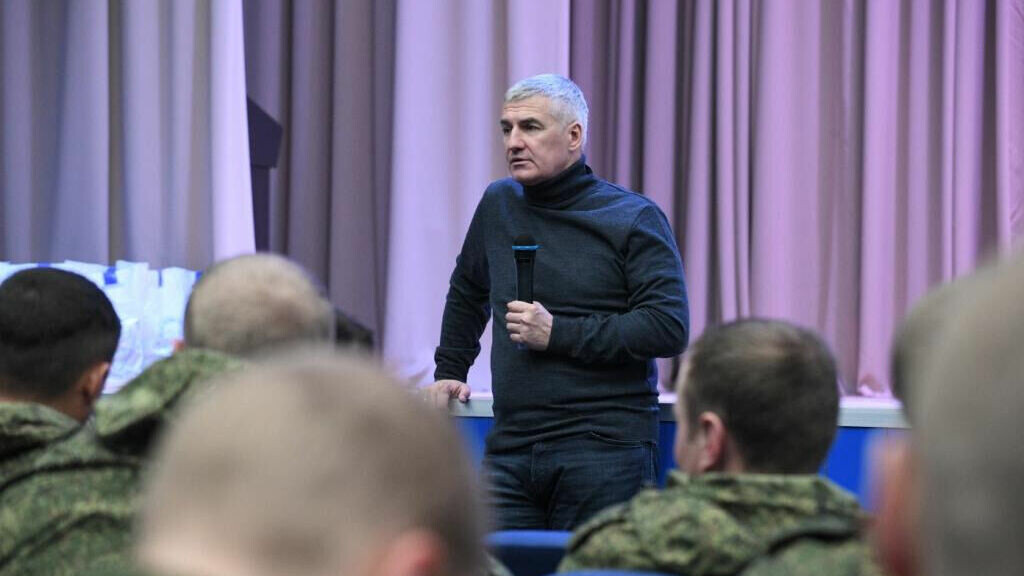     Артур Парфенчиков побывал в учебном центре, где подготовку проходили бойцы из Карелии. Об этом глава региона рассказал на своей странице «ВКонтакте».