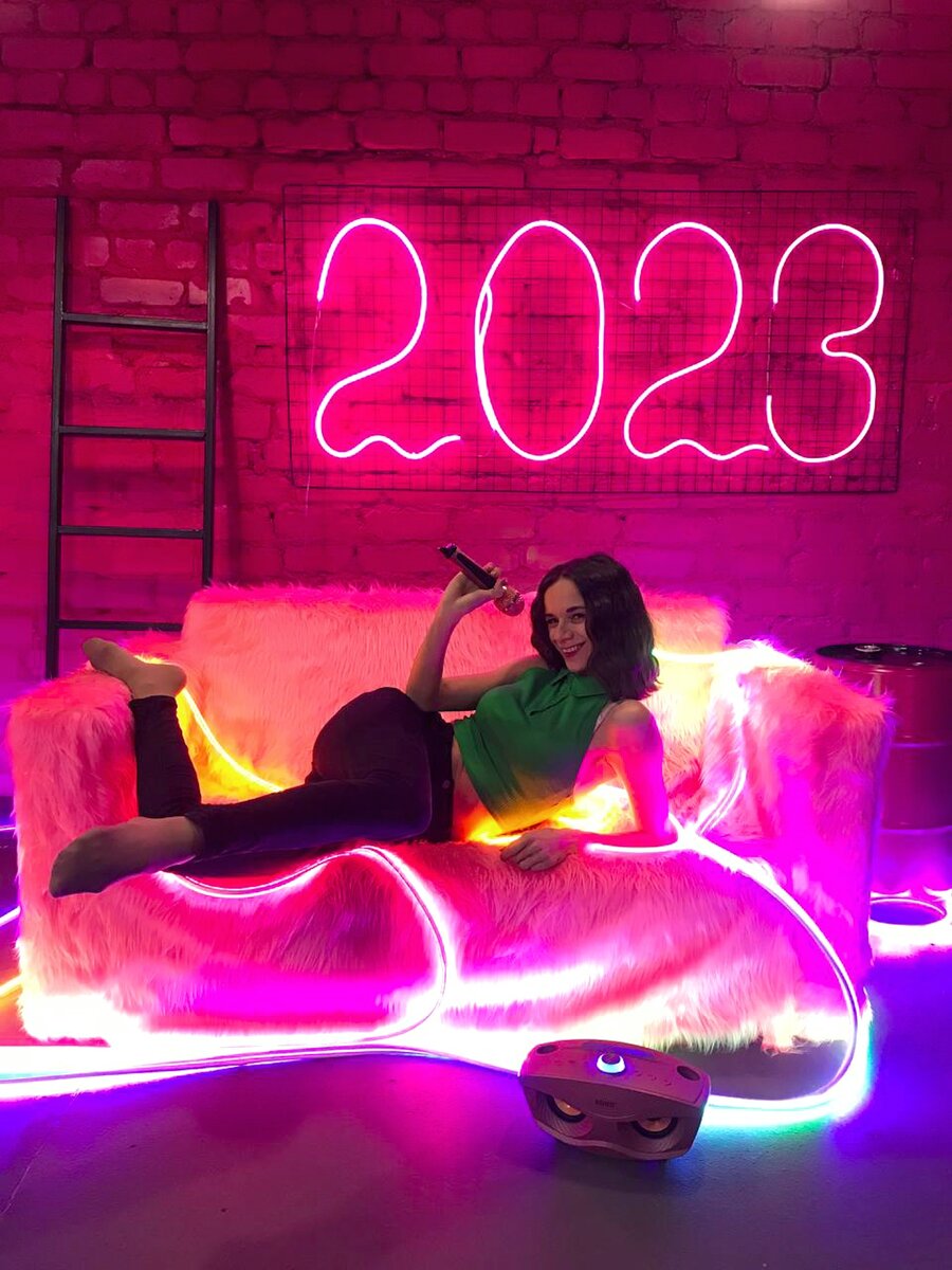 Привет,меня зовут Алёна и я преподаватель по вокалу онлайн 🎤