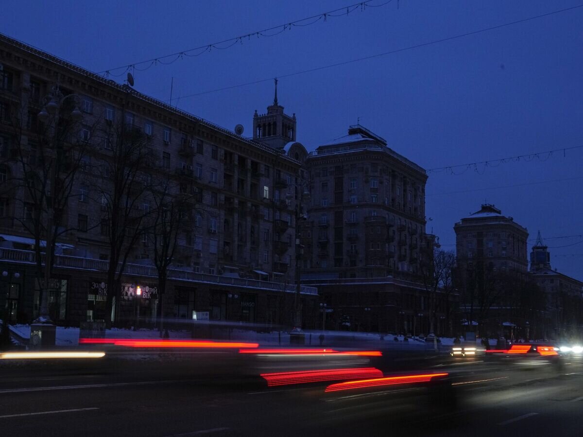    Киев во время отключения электричества© AP Photo / Efrem Lukatsky