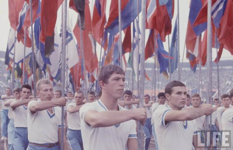    Советская молодежь Фото: Билл Эппридж, журнал «LIFE», 1967 г.