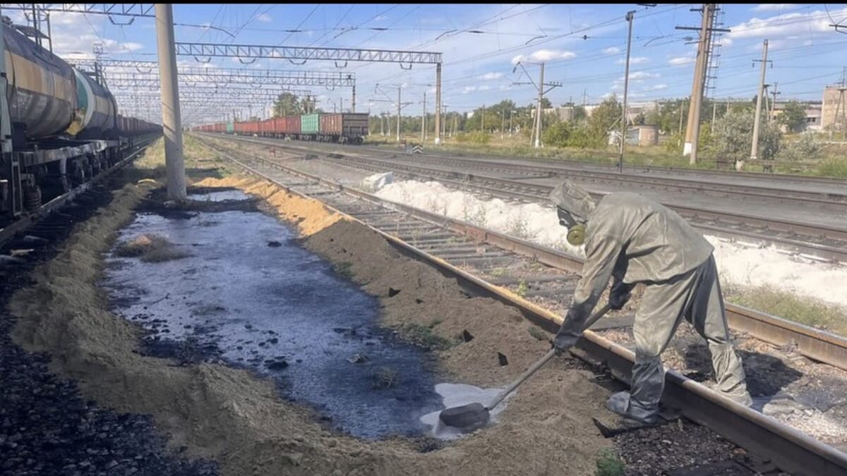 Завершена перекачка серной кислоты из поврежденного вагона в Экибастузе |  Bizmedia.kz | Дзен