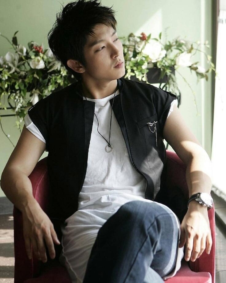 Актер Ли Джун Ги, фото из открытых источников.