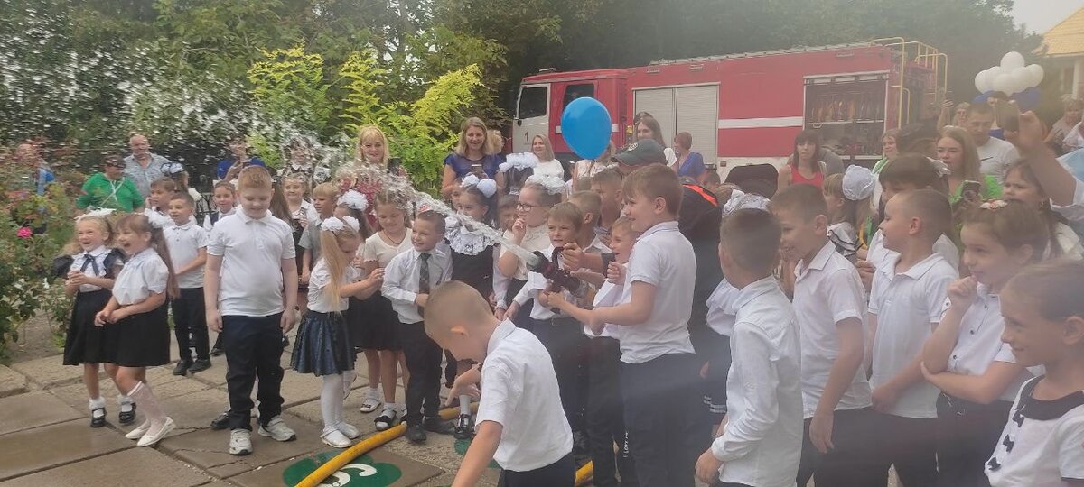  Безопасность на праздничных линейках в Херсонской области обеспечили сотрудники МЧС - Таврия ТВ - Херсон