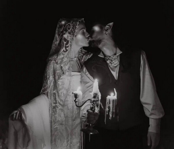    Влюбленные из Иванова устроили эльфийскую свадьбу