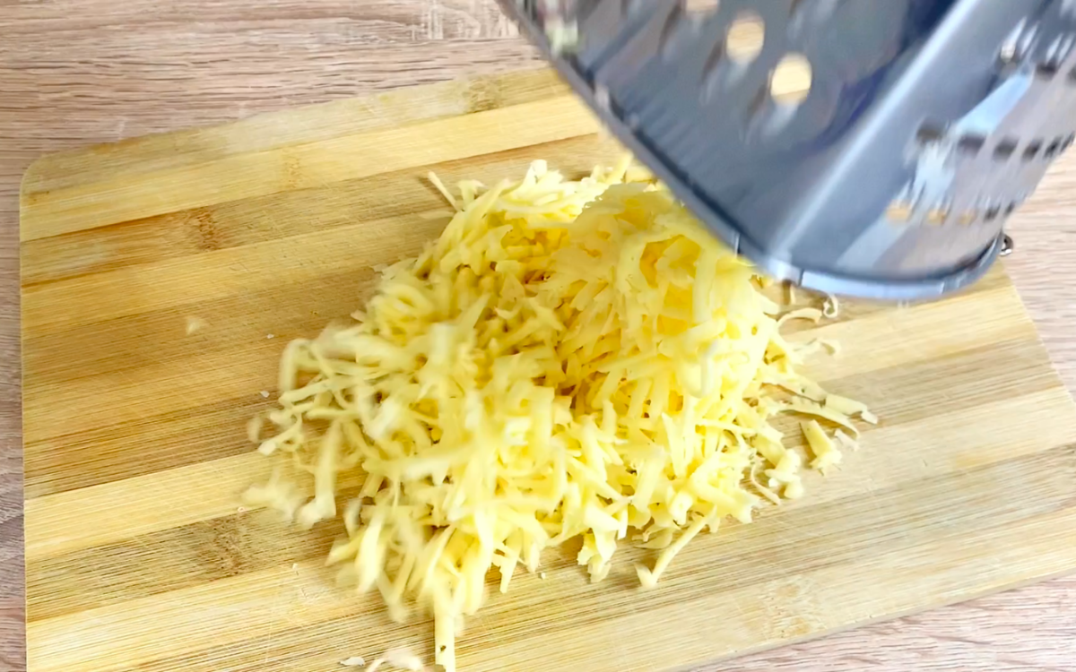 Любой сыр через терку.