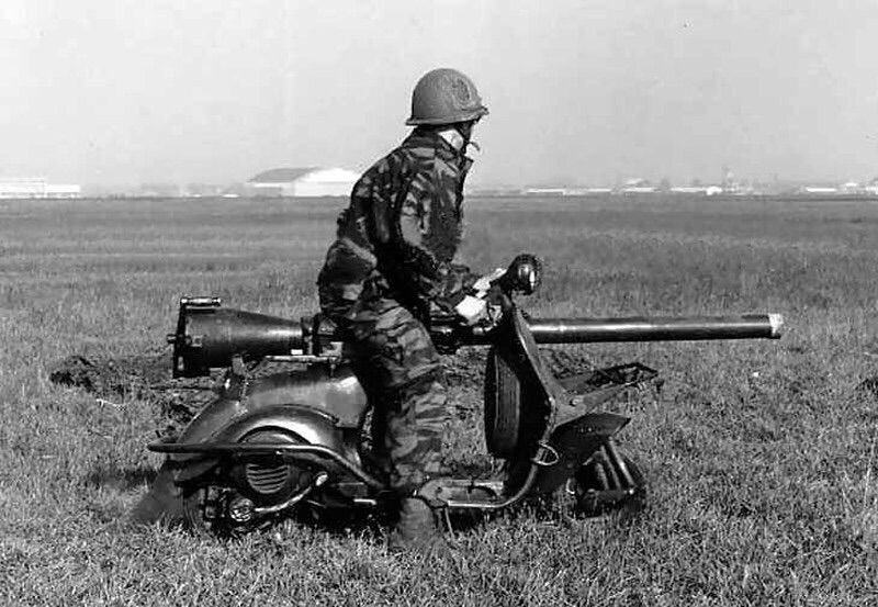 За огневую мощь и мобильность военные прозвали military-мотороллер «Bazooka Vespa».