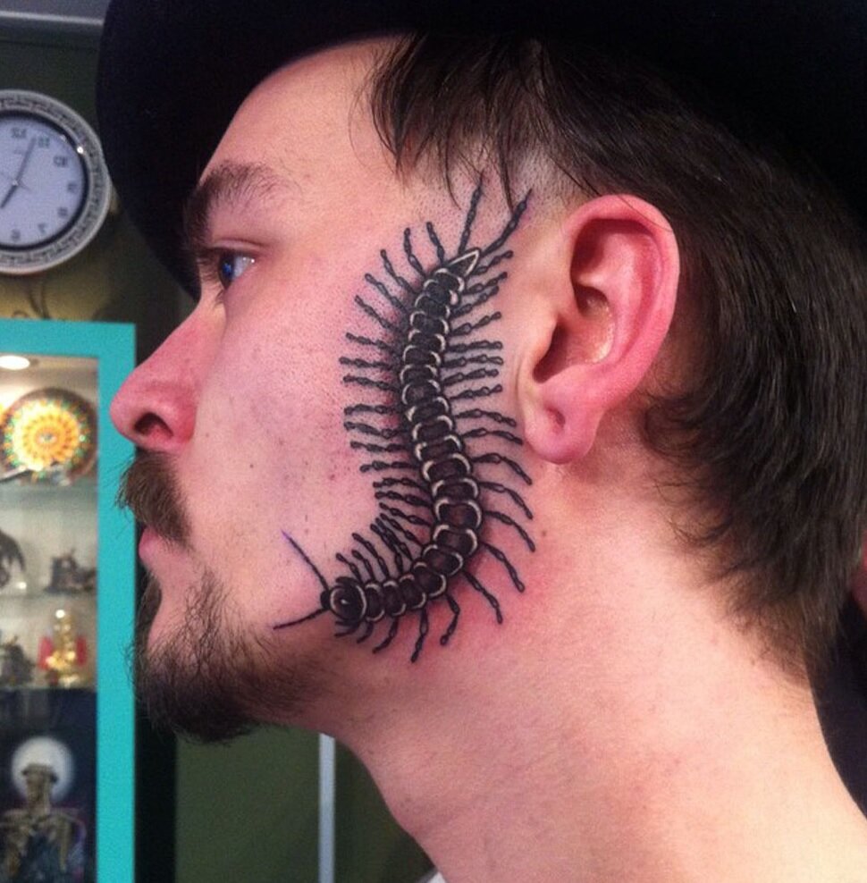 Сороконожка на лице - странно, но оригинально.