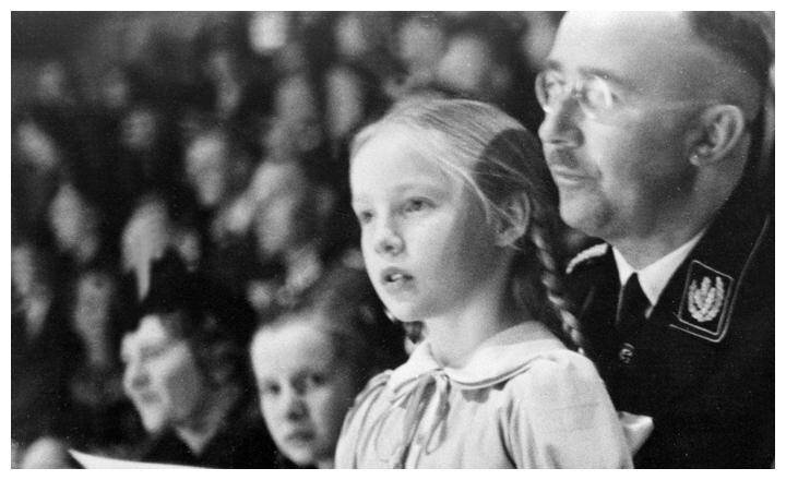 Презентация программы «Лебенсборн». Фото из открытых источников