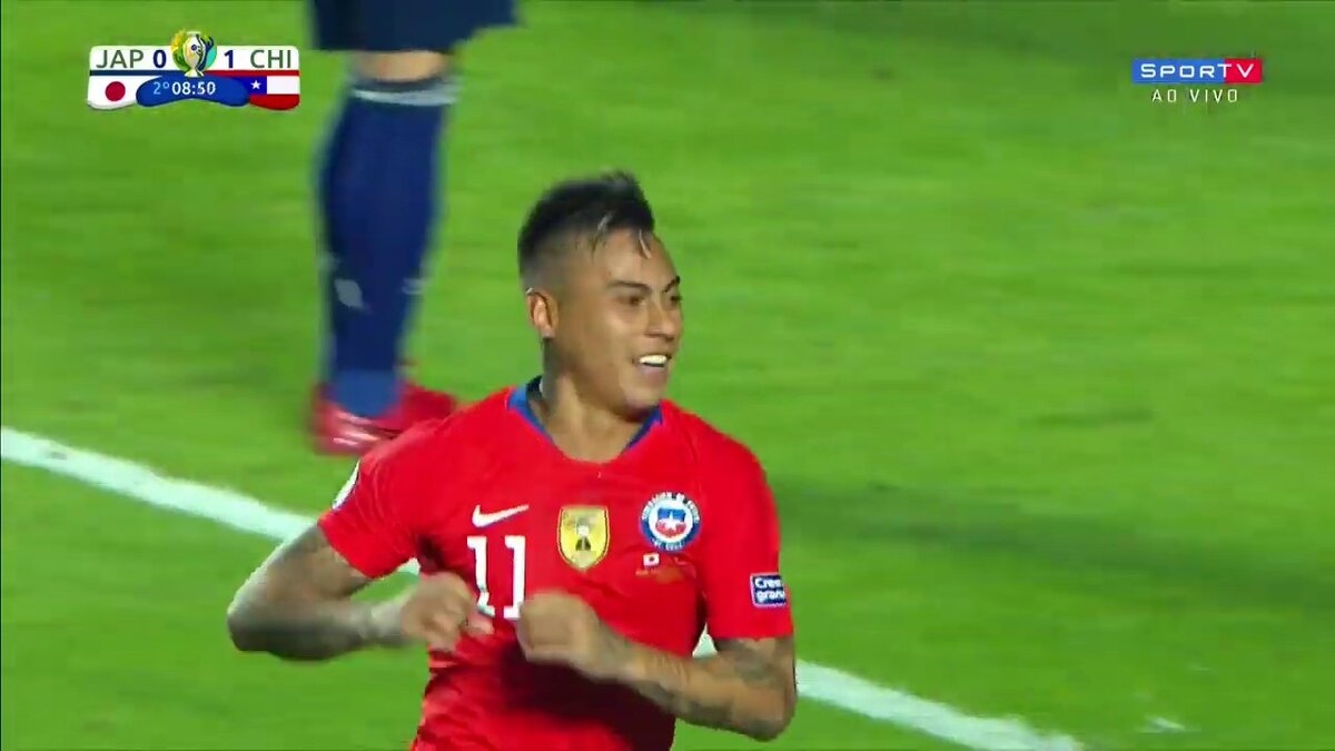 Автор дубля в ворота Японии Эдуардо Варгас