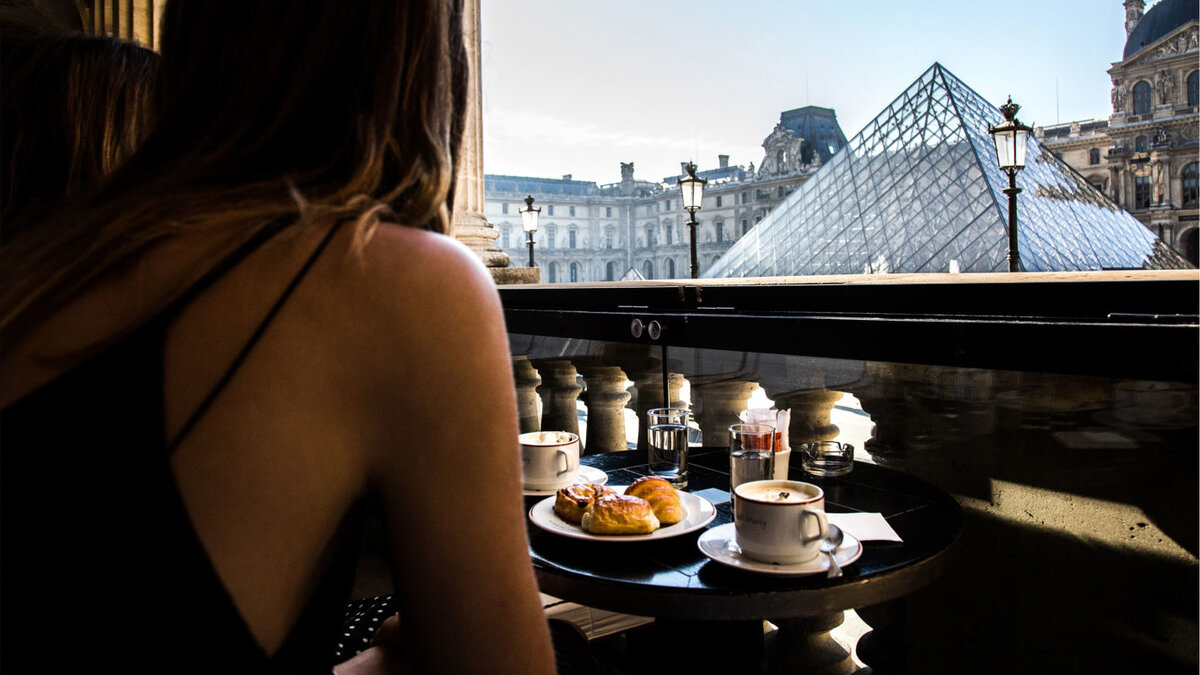 Чтобы получить столик с таким видом, вы должны быть как минимум одеты haute couture