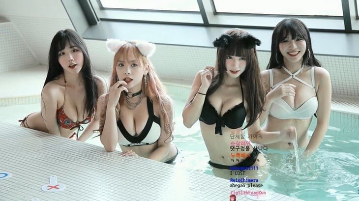 

Смекалка и лазейки в правилах. 
За последнее время Twitch заработала репутацию места, где можно получить бан за любой проступок: выстрелить из травматического пистолета, произнести оскорбительное слово, слишком откровенно одеться... Оказалось, что с последним пунктом не все так просто: согласно правилам сервиса, стример может вести трансляцию в купальнике или очень открытой одежде, если находится в подходящем месте (например, в спортзале или на пляже).
Запугивание блогеров и потерянная флешка с порно. Дикие истории про разработчиков Borderlands 3

Даже странно, что кто-то не использовал эту лазейку раньше – самыми хитрыми оказались корейские девушки, устроившие стрим из бассейна.

На пике трансляцию смотрели более 25 тысяч зрителей, она уверенно держалась на первом месте в категории Just Chatting («Просто общение»).