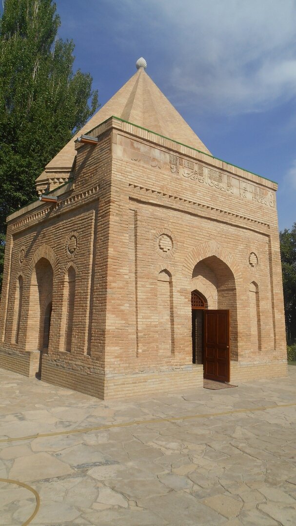 The mausoleum of aisha bibi 8 grade