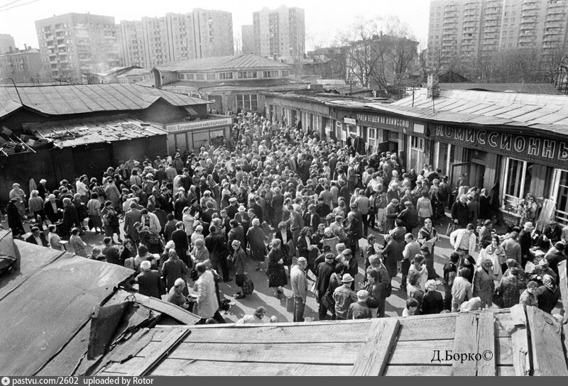 Тишинский рынок, 1990 - 1993 г. Автор Д. Борко.